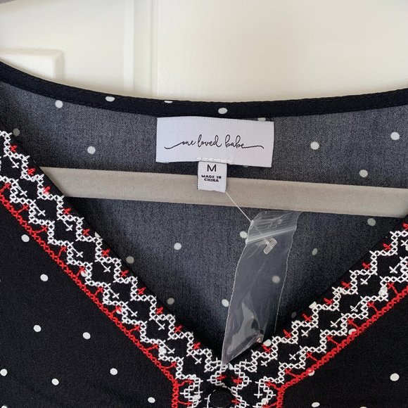 Elegant Black Maxi Dress with Embroidered Details - Picture 6 of 9